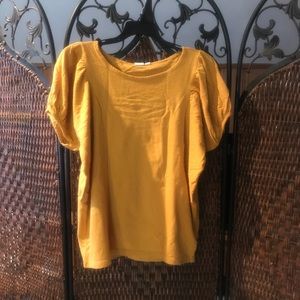 Gap mustard yellow puff sleeve tee